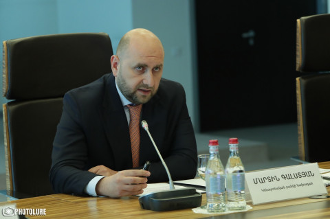 Եթե ԿԲ-ն դրամն արհեստականորեն արժեզրկի, Հայաստանը կբախվի գնաճի նոր ալիքի, ասում է բանկի նախագահը