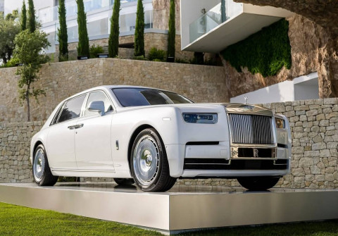 Երբ կինն իրեն նույնացնում է Rolls Royce-ի հետ․․․