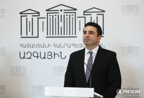 Մոտ ապագայում ԵՄ-ին անդամակցելու հարցով հանրաքվե կլինի, կարծում է Ալեն Սիմոնյանը