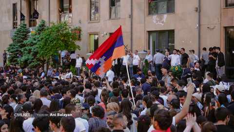 Բագրատ սրբազանի երթը հասավ ԲՈՒՀ-եր. ֆոտոշարք