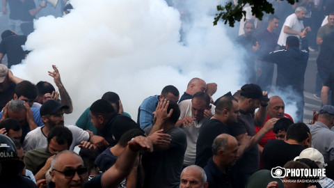 Des centaines de blessés lors d’affrontements entre la police et les manifestants à Erevan