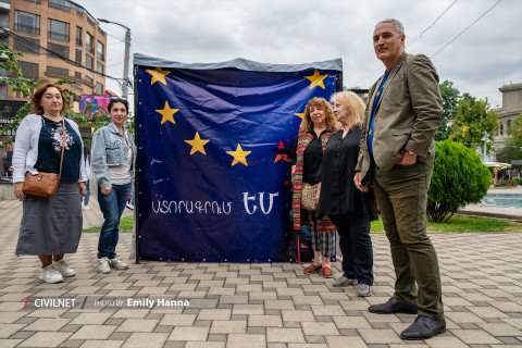 What motivates Armenians to call for a referendum on joining the EU?