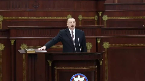 Править будет Алиев, что бы ни случилось: краткая история Конституции Азербайджана