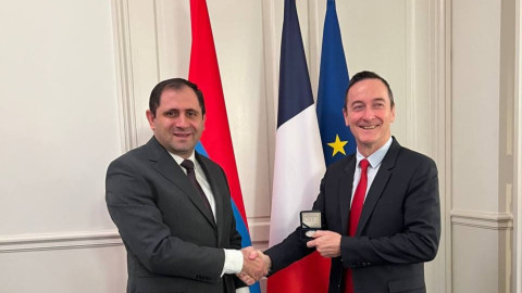 Պապիկյանը Ֆրանսիայում է, քննարկել է հայ-ֆրանսիական պաշտպանական համագործակցությունը