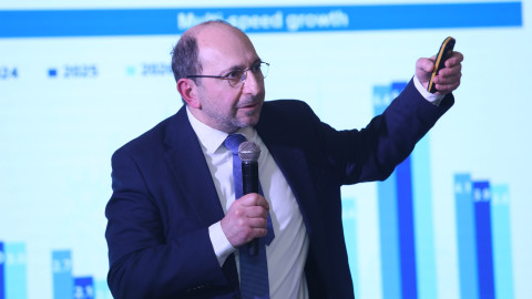 Uncertainty and Opportunities: Amundi Analyst on Global Economic Trends