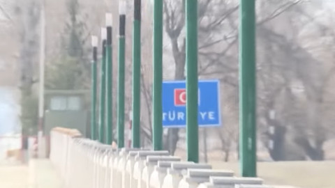 Border between Armenia and Turkey briefly opened for Syria humanitarian aid