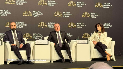 Մեկնարկել է Հայաստանի, Ադրբեջանի և Վրաստանի ԱԳ նախարարների մասնակցությամբ պանելային քննարկումը