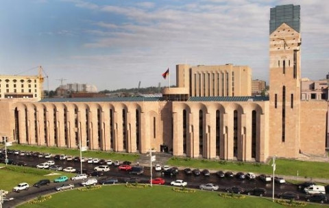 Քաղաքապետարանի երկու պաշտոնյա է ձերբակալվել՝ կաշառք ստանալու գործով