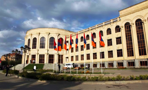 Գյումրու համայնքապետարանի երկու աշխատակից է ձերբակալվել