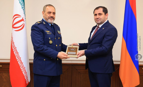 Հայաստանի և Իրանի պաշտպանության նախարարները բարձր են գնահատել պաշտպանական համագործակցությունը