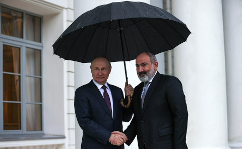 Pashinyan se rend à Moscou alors qu'Aliev snobe les célébrations du Jour de la Victoire