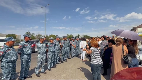Բերման ենթարկված 11 անձ, ծառայությունից ազատված 1 ոստիկան․ բողոքի ակցիա Քասախում