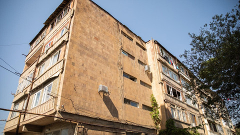 Հիմնահատակ քանդել, մի քանի անգամ վրայով տրակտորով անցնել․ քաղաքապետը՝ վթարային շենքերի մասին