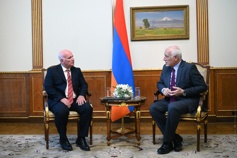 Նախագահն ու Հանրային ծառայությունները կարգավորող հանձնաժողովի նախագահը քննարկել են ՀԷՑ-ի կառավարման հարցը