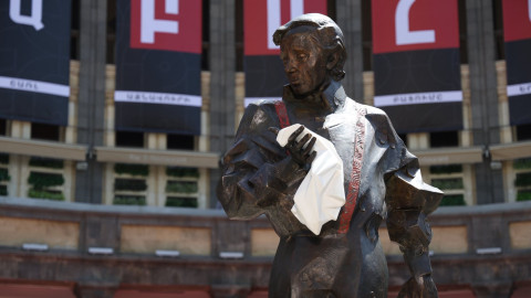 Aznavour au coeur d’Erevan : une statue, une mémoire vivante