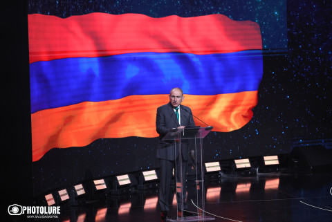 Prime Minister Pashinyan sues Hraparak daily for defamation