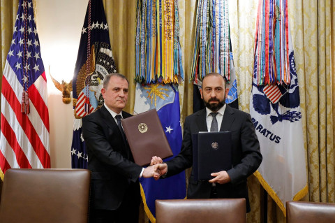Միրզոյանն ու Բայրամովը միջպետական հարաբերությունների հաստատման մասին համաձայնագիր են ստորագրել
