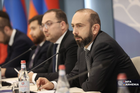 ԱԳ նախարարը դեսպաններին է ներկայացրել հաղորդակցությունների ապաշրջափակման հնարավորությունները