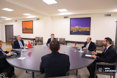 Գյումրի–Կարս երկաթուղի, սահմանահատումներ, թռիչքներ. ինչ են քննարկել Ռուբինյանն ու Քըլըչը