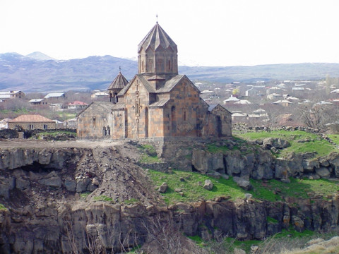 Pashinyan to attend liturgy by defrocked priest in new flashpoint of church-state conflict