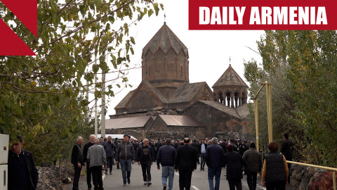 Pashinyan attends liturgy declared illegitimate by Armenian Church