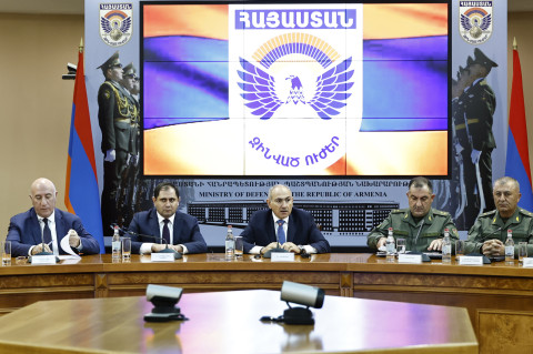 Վարչապետը հանդիպել է ԶՈւ ղեկավար կազմի օպերատիվ հավաքի մասնակիցների հետ