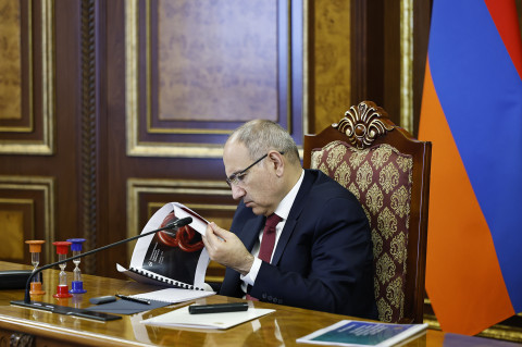 Փաշինյանը հանձնարարեց ստեղծել երկու աշխատանքային խումբ՝ օդի աղտոտվածության և խցանումների հարցերով