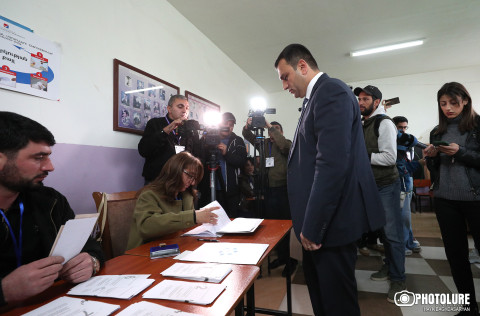 Վաղարշապատում թեկնածուները գնահատել են կոալիցիաների ձևավորման հավանականությունը