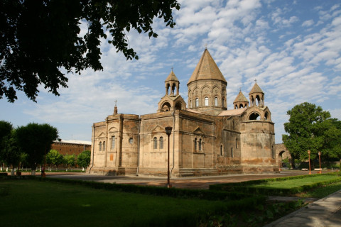Եկեղեցական կարգի անտեսմամբ որևէ եպիսկոպոսի մասնակցությունը «պատարագներին» կանոնական կոպտագույն խախտում է․ Մայր Աթոռ