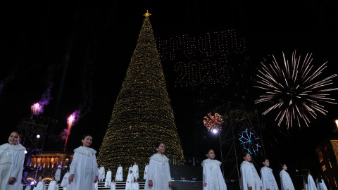 Le sapin de Noël d’Erevan s’illumine