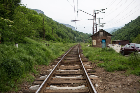 La Russie va entamer des négociations sur la restauration de sections ferroviaires en Arménie, annonce Overchuk