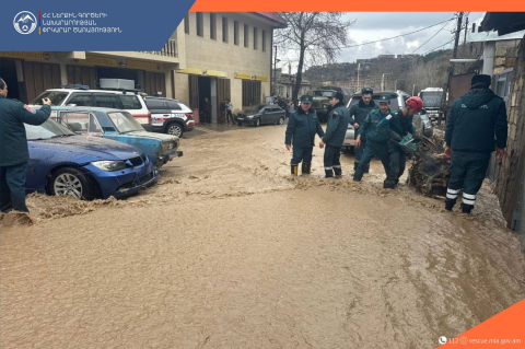 Des pluies torrentielles provoquent des inondations de rues à Kapan