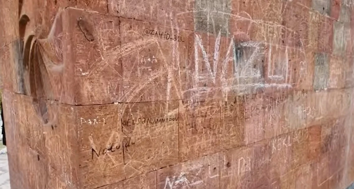 A view of the damage done to the Tatik-Papik monument (PHOTO: YoungMin Skies, YouTube)&nbsp;