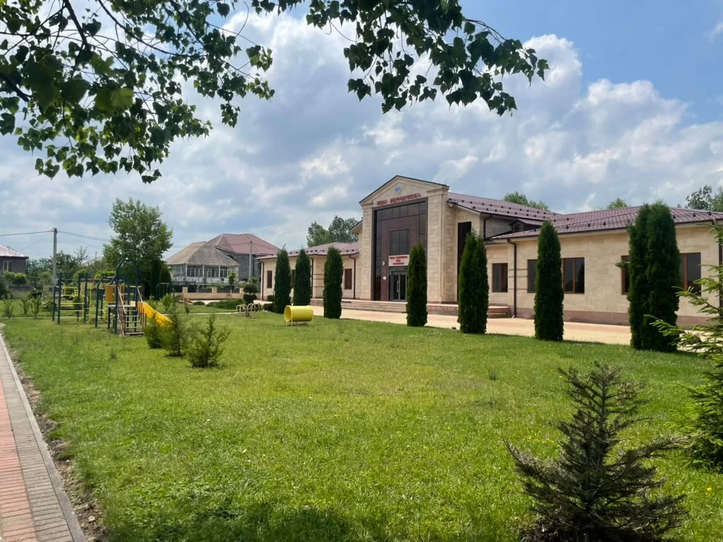 The local Tashir kindergarten, built by Karapetyan.