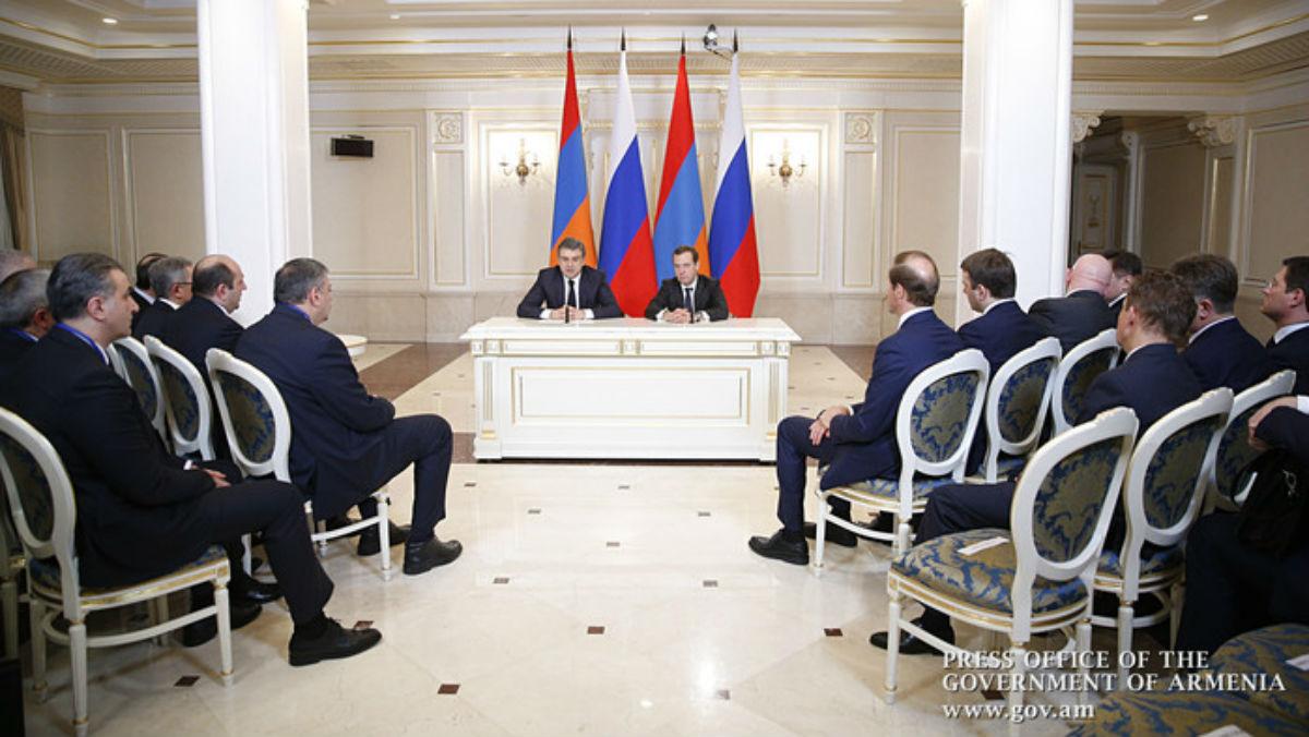 Ներքին անձնագրերով այցեր և հայ-ռուսական ներդրումային հիմնադրամ․ Կարապետյանն ու Մեդվեդևն ամփոփել են հանդիպումը